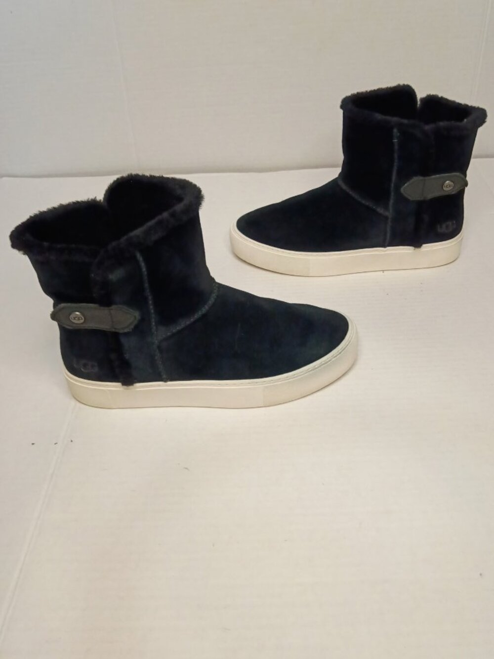 UGG Priya Plush Black Suede Ankle Sneaker Boots Women's Size 7.5 - Picture 2 of 8